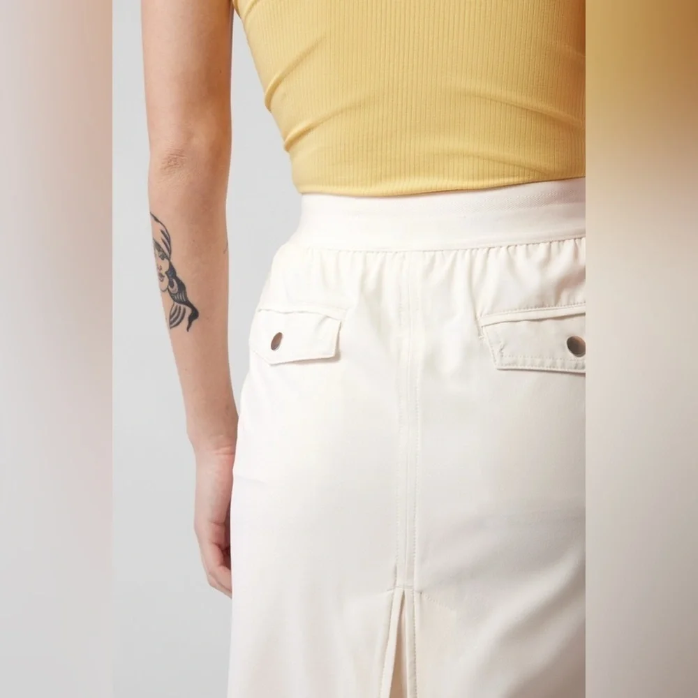 Athleta Vienna Cargo Skort in White - Size 4